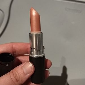 Mac Beigeland Lipstick